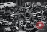 Standbild Internationale Automobilausstellung New York United States USA, 1966, aus Sekunde 7 historischem Filmmaterial Videoclip 65675037707
