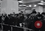 Standbild Internationale Automobilausstellung New York United States USA, 1966, aus Sekunde 11 historischem Filmmaterial Videoclip 65675037707