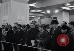 Standbild Internationale Automobilausstellung New York United States USA, 1966, aus Sekunde 13 historischem Filmmaterial Videoclip 65675037707