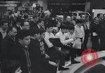 Standbild Internationale Automobilausstellung New York United States USA, 1966, aus Sekunde 22 historischem Filmmaterial Videoclip 65675037707