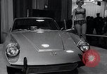 Standbild Internationale Automobilausstellung New York United States USA, 1966, aus Sekunde 34 historischem Filmmaterial Videoclip 65675037707