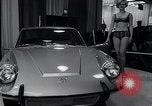 Standbild Internationale Automobilausstellung New York United States USA, 1966, aus Sekunde 35 historischem Filmmaterial Videoclip 65675037707