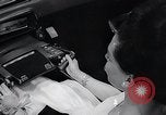 Standbild Internationale Automobilausstellung New York United States USA, 1966, aus Sekunde 50 historischem Filmmaterial Videoclip 65675037707
