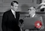 Standbild Jimmy Stewart empfangen Zitat von Ehre Washington DC USA, 1954, aus Sekunde 5 historischem Filmmaterial Videoclip 65675037712