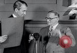 Standbild Jimmy Stewart empfangen Zitat von Ehre Washington DC USA, 1954, aus Sekunde 8 historischem Filmmaterial Videoclip 65675037712
