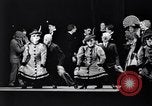Standbild Masken- und Perückenverein-Mitglieder in Drag Philadelphia Pennsylvania USA, 1936, aus Sekunde 22 historischem Filmmaterial Videoclip 65675037730