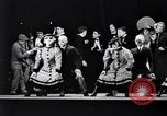 Standbild Masken- und Perückenverein-Mitglieder in Drag Philadelphia Pennsylvania USA, 1936, aus Sekunde 23 historischem Filmmaterial Videoclip 65675037730