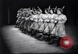Standbild Masken- und Perückenverein-Mitglieder in Drag Philadelphia Pennsylvania USA, 1936, aus Sekunde 36 historischem Filmmaterial Videoclip 65675037730