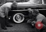 Standbild Firestone Nachweis REIFENPANNE REIFEN United States USA, 1955, aus Sekunde 11 historischem Filmmaterial Videoclip 65675037736
