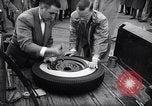 Standbild Firestone Nachweis REIFENPANNE REIFEN United States USA, 1955, aus Sekunde 42 historischem Filmmaterial Videoclip 65675037736