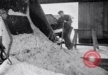 Image Création en verre de sécurité dans une usine de verre United States USA, 1938, de la seconde 62 séquences d'archives historiques vidéo 65675037747