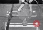Standbild Sicherheitsglas United States USA, 1938, aus Sekunde 9 historischem Filmmaterial Videoclip 65675037749