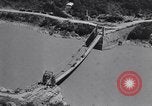 Standbild Stilwell Road Bridge errichtet über Salween River Birma, 1944, aus Sekunde 14 historischem Filmmaterial Videoclip 65675037769