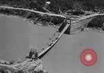 Standbild Stilwell Road Bridge errichtet über Salween River Birma, 1944, aus Sekunde 17 historischem Filmmaterial Videoclip 65675037769
