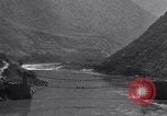 Standbild Stilwell Road Bridge errichtet über Salween River Birma, 1944, aus Sekunde 32 historischem Filmmaterial Videoclip 65675037769