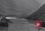 Standbild Stilwell Road Bridge errichtet über Salween River Birma, 1944, aus Sekunde 34 historischem Filmmaterial Videoclip 65675037769