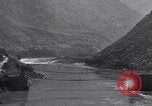 Standbild Stilwell Road Bridge errichtet über Salween River Birma, 1944, aus Sekunde 35 historischem Filmmaterial Videoclip 65675037769