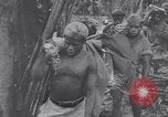 Image les troupes américaines occupant des zones de Nouvelle Guinée Aitape Nouvelle Guinée, 1944, de la seconde 37 séquences d'archives historiques vidéo 65675037770