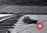 Image 1ère Armée des États-Unis des ingénieurs construisent des ponts France, 1944, de la seconde 28 séquences d'archives historiques vidéo 65675037771