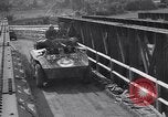 Image 1ère Armée des États-Unis des ingénieurs construisent des ponts France, 1944, de la seconde 50 séquences d'archives historiques vidéo 65675037771