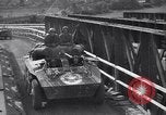 Image 1ère Armée des États-Unis des ingénieurs construisent des ponts France, 1944, de la seconde 51 séquences d'archives historiques vidéo 65675037771