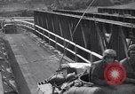 Image 1ère Armée des États-Unis des ingénieurs construisent des ponts France, 1944, de la seconde 53 séquences d'archives historiques vidéo 65675037771