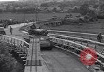 Image 1ère Armée des États-Unis des ingénieurs construisent des ponts France, 1944, de la seconde 54 séquences d'archives historiques vidéo 65675037771