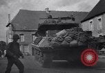 Image 1ère Armée des États-Unis pénètre en Belgique Saint Quentin France, 1944, de la seconde 33 séquences d'archives historiques vidéo 65675037772
