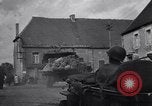 Image 1ère Armée des États-Unis pénètre en Belgique Saint Quentin France, 1944, de la seconde 36 séquences d'archives historiques vidéo 65675037772