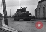 Image 1ère Armée des États-Unis pénètre en Belgique Saint Quentin France, 1944, de la seconde 48 séquences d'archives historiques vidéo 65675037772