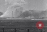 Standbild Alliierten Kreuz Ruhr unter Feuer während Zweiten Weltkrieg Duren Deutschland, 1945, aus Sekunde 16 historischem Filmmaterial Videoclip 65675037779