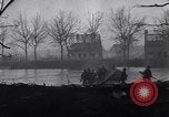 Standbild US 29th Infantry Division überquert Ruhr in Zweiten Weltkrieg Julich Deutschland, 1945, aus Sekunde 21 historischem Filmmaterial Videoclip 65675037780