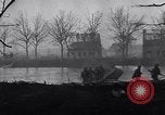 Standbild US 29th Infantry Division überquert Ruhr in Zweiten Weltkrieg Julich Deutschland, 1945, aus Sekunde 22 historischem Filmmaterial Videoclip 65675037780