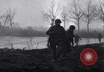 Standbild US 29th Infantry Division überquert Ruhr in Zweiten Weltkrieg Julich Deutschland, 1945, aus Sekunde 23 historischem Filmmaterial Videoclip 65675037780