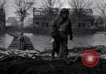 Standbild US 29th Infantry Division überquert Ruhr in Zweiten Weltkrieg Julich Deutschland, 1945, aus Sekunde 38 historischem Filmmaterial Videoclip 65675037780