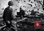 Standbild US 29th Infantry Division überquert Ruhr in Zweiten Weltkrieg Julich Deutschland, 1945, aus Sekunde 58 historischem Filmmaterial Videoclip 65675037780
