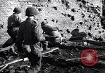 Standbild US 29th Infantry Division überquert Ruhr in Zweiten Weltkrieg Julich Deutschland, 1945, aus Sekunde 59 historischem Filmmaterial Videoclip 65675037780