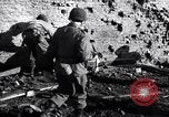 Standbild US 29th Infantry Division überquert Ruhr in Zweiten Weltkrieg Julich Deutschland, 1945, aus Sekunde 60 historischem Filmmaterial Videoclip 65675037780