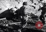 Standbild US 29th Infantry Division überquert Ruhr in Zweiten Weltkrieg Julich Deutschland, 1945, aus Sekunde 61 historischem Filmmaterial Videoclip 65675037780