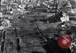 Standbild Ruinen aus der Bombardierung durch die US 9th Air Force in Zweiten Weltkrieg Julich Deutschland, 1945, aus Sekunde 17 historischem Filmmaterial Videoclip 65675037781