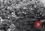Standbild Ruinen aus der Bombardierung durch die US 9th Air Force in Zweiten Weltkrieg Julich Deutschland, 1945, aus Sekunde 19 historischem Filmmaterial Videoclip 65675037781