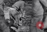 Standbild japanischen Mine Birma, 1945, aus Sekunde 36 historischem Filmmaterial Videoclip 65675037785