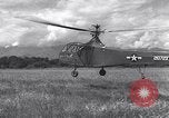 Standbild YR-4 Helikopter Birma, 1945, aus Sekunde 40 historischem Filmmaterial Videoclip 65675037786
