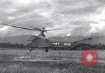Standbild YR-4 Helikopter Birma, 1945, aus Sekunde 43 historischem Filmmaterial Videoclip 65675037786