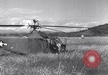 Standbild YR-4 Helikopter Birma, 1945, aus Sekunde 45 historischem Filmmaterial Videoclip 65675037786