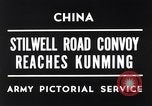 Standbild erste Konvoi über Ledo Road in Zweiten Weltkrieg Kunming China, 1945, aus Sekunde 5 historischem Filmmaterial Videoclip 65675037798