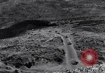 Standbild erste Konvoi über Ledo Road in Zweiten Weltkrieg Kunming China, 1945, aus Sekunde 12 historischem Filmmaterial Videoclip 65675037798