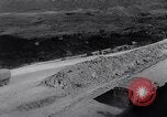 Standbild erste Konvoi über Ledo Road in Zweiten Weltkrieg Kunming China, 1945, aus Sekunde 19 historischem Filmmaterial Videoclip 65675037798