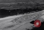Standbild erste Konvoi über Ledo Road in Zweiten Weltkrieg Kunming China, 1945, aus Sekunde 20 historischem Filmmaterial Videoclip 65675037798