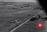 Standbild erste Konvoi über Ledo Road in Zweiten Weltkrieg Kunming China, 1945, aus Sekunde 26 historischem Filmmaterial Videoclip 65675037798
